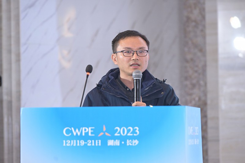 中車(chē)株洲電力機(jī)車(chē)研究所有限公司風(fēng)電事業(yè)部技術(shù)中心副主任劉紅文發(fā)表《主控系統(tǒng)國(guó)產(chǎn)化研發(fā)之路》演講
