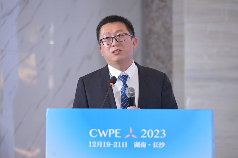 中車(chē)株洲電機(jī)江蘇公司方案解決部經(jīng)理李巖發(fā)表《風(fēng)力發(fā)電機(jī)組電氣系統(tǒng)可靠性技術(shù)研究及應(yīng)用》演講