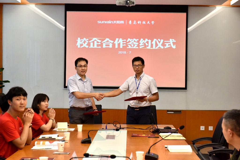 2、雙方共同簽署合作協議.jpg